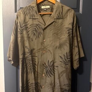 Beautiful neutral tropical Tommy Bahama men's shirt XL